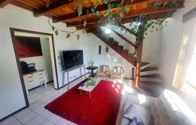 Imagem: A casa possui 3 Dormitórios, 3 Banheiros, 1 Vaga na garagem