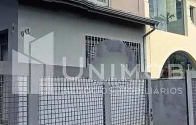 Imagem: A casa possui 5 Dormitórios, 5 Banheiros, 2 Vagas na garagem