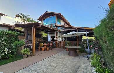 Imagem: A casa em condomínio possui 4 Dormitórios, 1 Banheiro, 3 Vagas