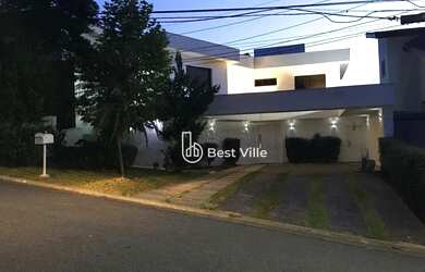 Imagem: A casa em condomínio possui 4 Dormitórios, 4 Banheiros, 4