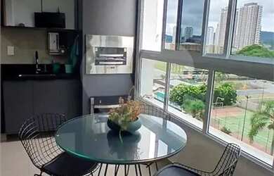 Imagem: O apartamento possui 1 Dormitório, 1 Banheiro, 1 Vaga na garagem