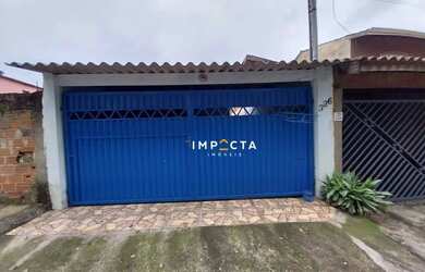 Imagem: A casa possui 3 Dormitórios, 2 Banheiros, 1 Vaga na garagem