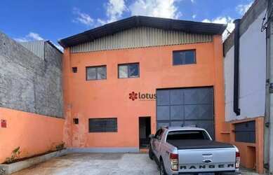 Imagem: O depósito possui 3 Vagas na garagem, 500m² de Área e está