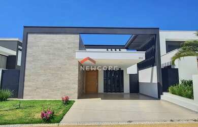 Imagem: A casa em condomínio possui 3 Dormitórios, 4 Banheiros, 2