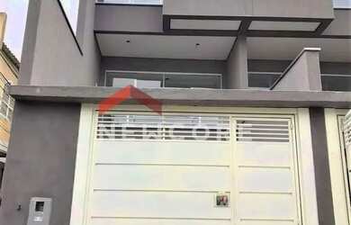 Imagem: A casa possui 3 Dormitórios, 3 Banheiros, 4 Vagas na garagem