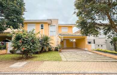 Imagem: A casa em condomínio possui 4 Dormitórios, 5 Banheiros, 4