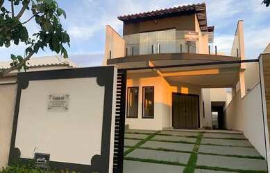 Imagem: A casa possui 3 Dormitórios, 3 Banheiros, 2 Vagas na garagem