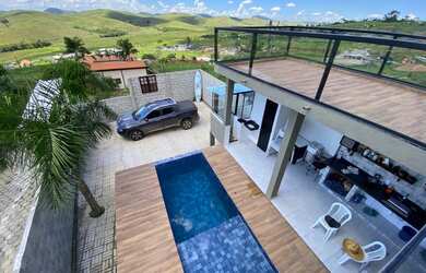 Imagem: A casa em condomínio possui 2 Dormitórios, 3 Banheiros, 4