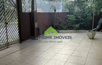 Imagem: A casa possui 3 Dormitórios, 3 Banheiros, 2 Vagas na garagem