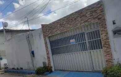 Imagem: A casa possui 3 Dormitórios, 2 Banheiros, 3 Vagas na garagem