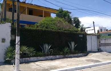 Imagem: A casa possui 5 Dormitórios, 4 Banheiros, 1 Vaga na garagem