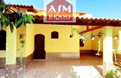 Imagem: A casa possui 2 Dormitórios, 2 Banheiros, 2 Vagas na garagem