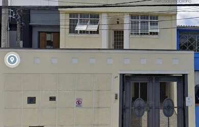 Imagem: A casa possui 3 Dormitórios, 5 Banheiros, 2 Vagas na garagem