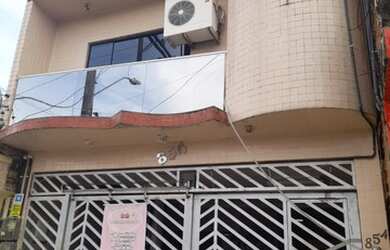 Imagem: A casa possui 5 Dormitórios, 5 Banheiros, 2 Vagas na garagem