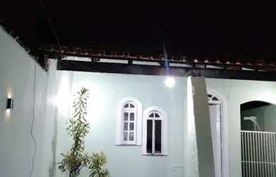 Imagem: A casa possui 2 Dormitórios, 1 Banheiro, 3 Vagas na garagem