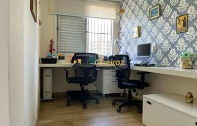 Imagem: O apartamento possui 4 Dormitórios, 2 Banheiros, 2 Vagas na