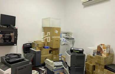 Imagem: O depósito possui 2 Vagas na garagem, 231m² de Área e está