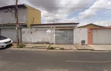 Imagem: A casa possui 2 Dormitórios, 2 Banheiros, 1 Vaga na garagem