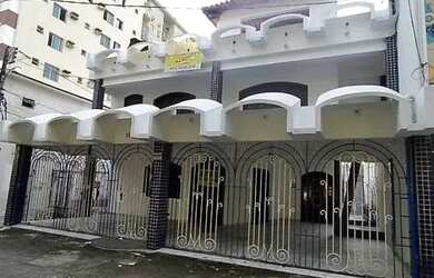 Imagem: A casa possui 5 Dormitórios, 5 Banheiros, 3 Vagas na garagem