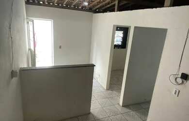 Imagem: A casa possui 2 Dormitórios e 1 Banheiro e está localizado