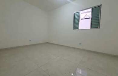 Imagem: A casa possui 3 Dormitórios, 1 Banheiro, 3 Vagas na garagem