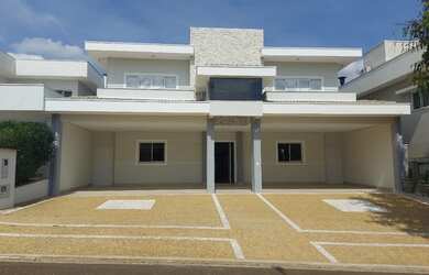 Imagem: A casa possui 4 Dormitórios, 5 Banheiros, 5 Vagas na garagem