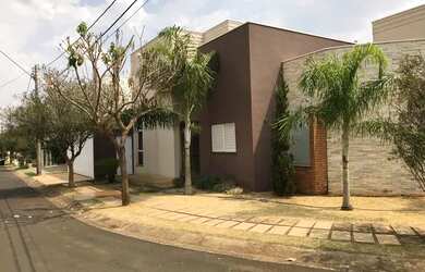 Imagem 1: Casa no condomínio Village Damha 1