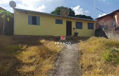 Imagem: A casa possui 2 Dormitórios, 1 Banheiro, 2 Vagas na garagem