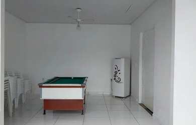 Imagem: A casa possui 1 Dormitório, 2 Banheiros, 3 Vagas na garagem