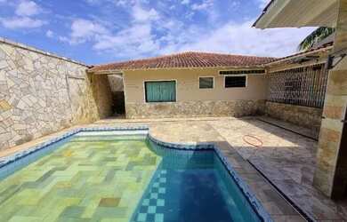 Imagem: A casa possui 3 Dormitórios, 4 Banheiros, 3 Vagas na garagem