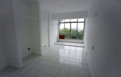 Imagem: A kitnet possui 1 Dormitório, 1 Banheiro, 32m² de Área e