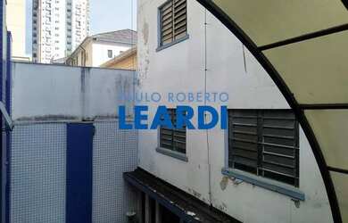 Imagem: O depósito possui 5 Vagas na garagem e 3310m² de Área e está