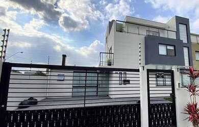 Imagem: A casa possui 4 Dormitórios, 3 Vagas na garagem, 170m² de