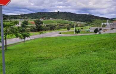 Imagem: O terreno possui 450m² de Área e está localizado em Loteamento