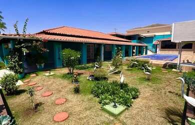 Imagem: A casa em condomínio possui 5 Dormitórios, 5 Banheiros, 5