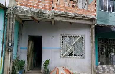 Imagem: A casa possui 2 Dormitórios, 2 Banheiros, 2 Vagas na garagem