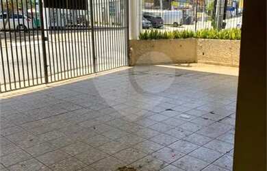 Imagem: O depósito possui 3 Vagas na garagem e 190m² de Área e está