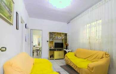 Imagem: A casa possui 3 Dormitórios, 3 Banheiros, 2 Vagas na garagem