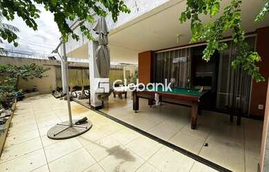 Imagem: A casa possui 5 Dormitórios, 2 Banheiros, 5 Vagas na garagem