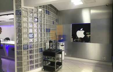 Imagem: O depósito possui 2 Vagas na garagem, 320m² de Área e está