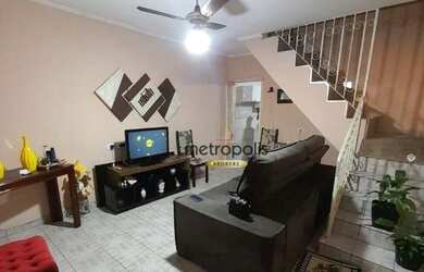 Imagem: A casa possui 3 Dormitórios, 1 Banheiro, 2 Vagas na garagem