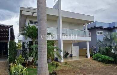 Imagem: A casa em condomínio possui 3 Dormitórios, 4 Banheiros, 3