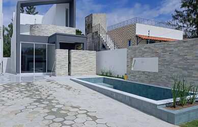 Imagem: A casa possui 3 Dormitórios, 1 Banheiro, 3 Vagas na garagem