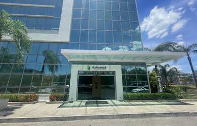 Imagem: O depósito possui 4 Vagas na garagem e 350m² de Área e está