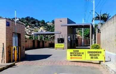 Imagem: A casa em condomínio possui 2 Dormitórios, 2 Banheiros, 3