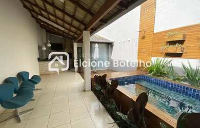 Imagem: A casa possui 3 Dormitórios, 2 Banheiros, 2 Vagas na garagem