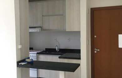 Imagem: O apartamento possui 2 Dormitórios, 1 Banheiro, 1 Vaga na garagem