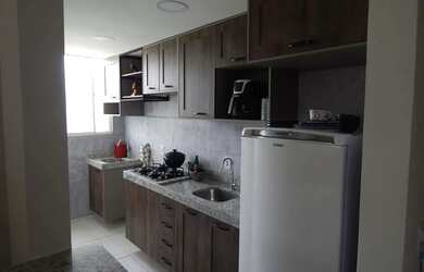 Imagem: O apartamento possui 2 Dormitórios, 1 Banheiro, 1 Vaga na garagem