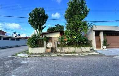 Imagem: A casa possui 2 Dormitórios, 2 Banheiros, 150m² de Área e