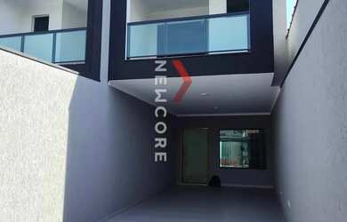 Imagem: A casa possui 3 Dormitórios, 4 Banheiros, 3 Vagas na garagem